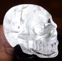 Bergkristall Kristallschädel 680 g Transformation