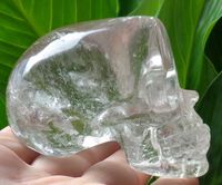 Bergkristallschädel 235 g aktiviert 7,7 cm