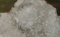 Kristallschädel mit Bergkristallspitzen ca. 810 g