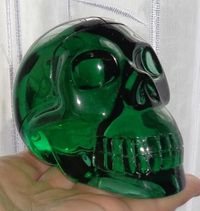 großer grüner Obsidian Kristallschädel 520 g