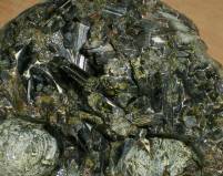 Kristallschädel mit grünem Turmalin ca. 1,12 kg