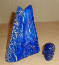 Lapislazuli Kristallschädel mit Spitze Set 385 g