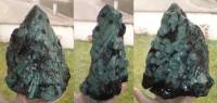 Smaragd in Matrix Kristallschädel-Skulptur aus Brasilien, energetisiert
