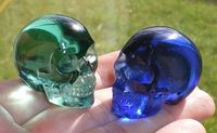 grüner und blauer Obsidian Kristallschädel